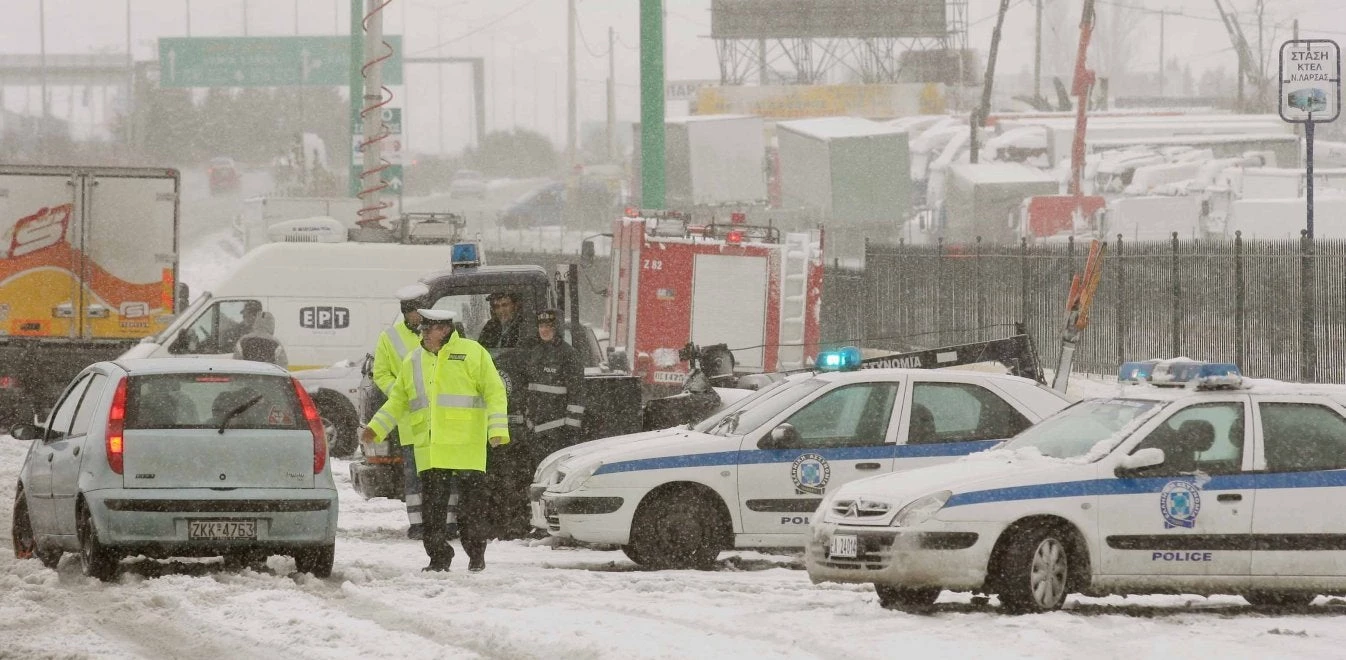 Εφτασε στην Αττική ο Τηλέμαχος – Εντονη χιονόπτωση και στην Εύβοια
